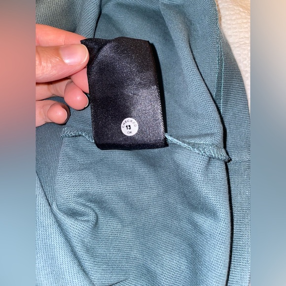 141. Hotel Homme Femme Tee - Picture 7 of 8